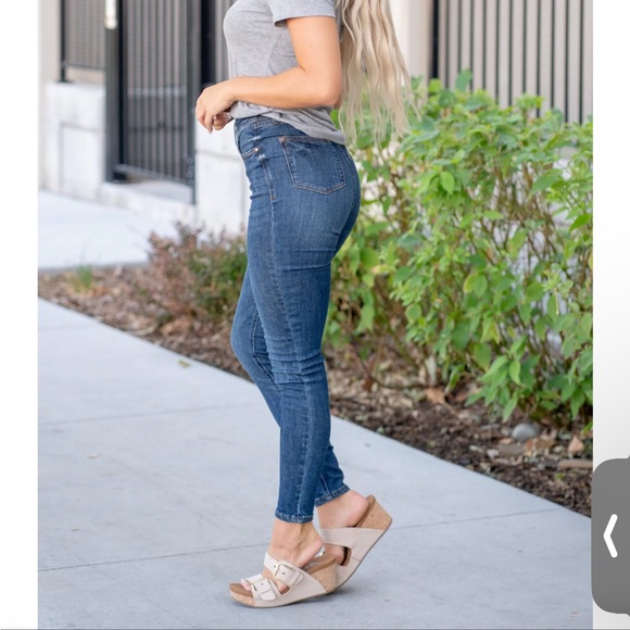 High rise Judy blue skinny jean - Picture 2 of 11